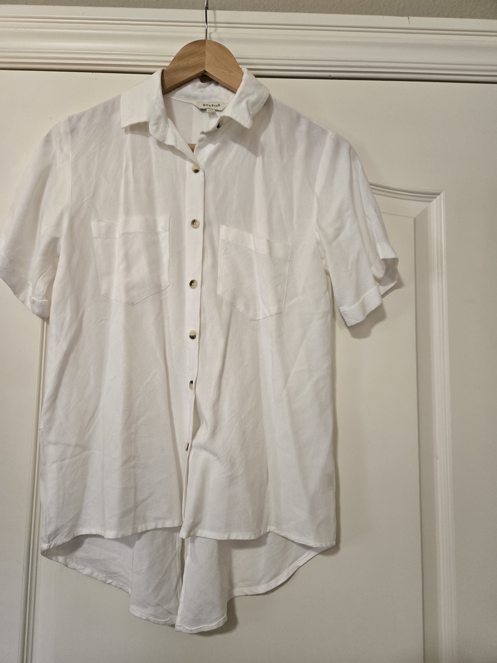 Casual White Short-Sleeve Button-Down Shirt Soft Layering